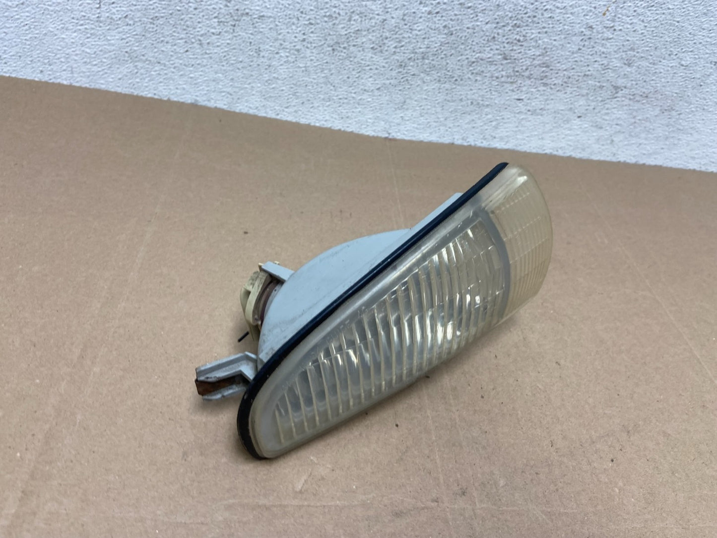 1995 to 1999 Buick Riviera Right Passenger Side Turn Signal Headlight AE48562