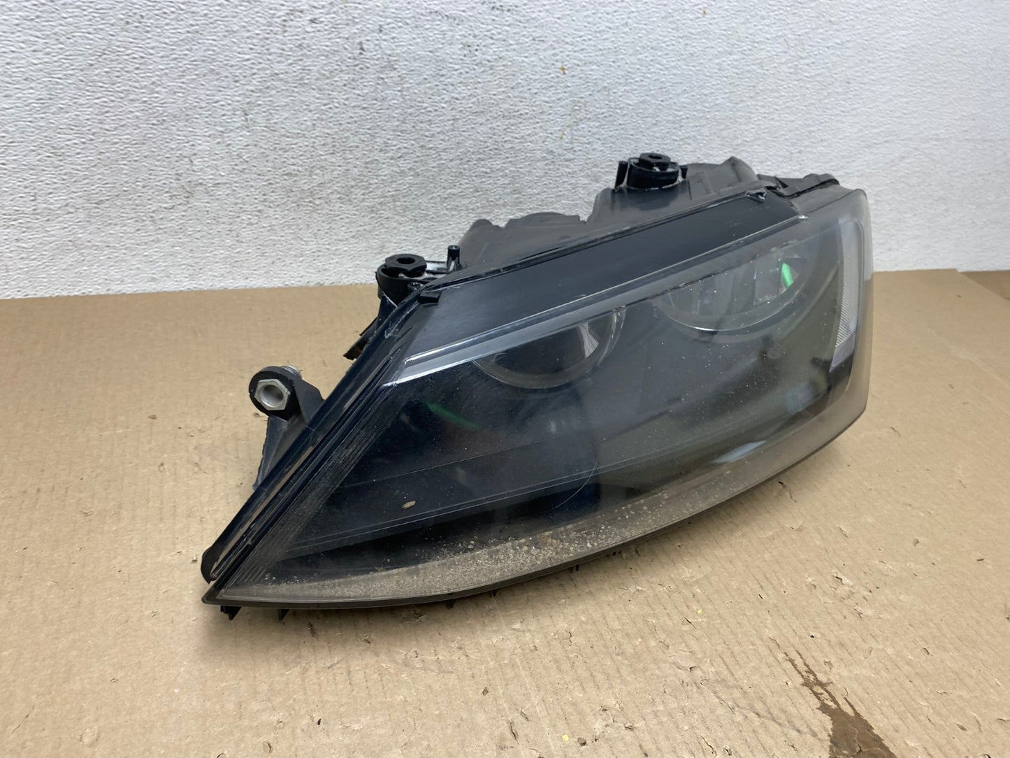 2011 to 2014 Volkswagen Jetta Left Driver LH Headlight Halogen AE9683 LK2