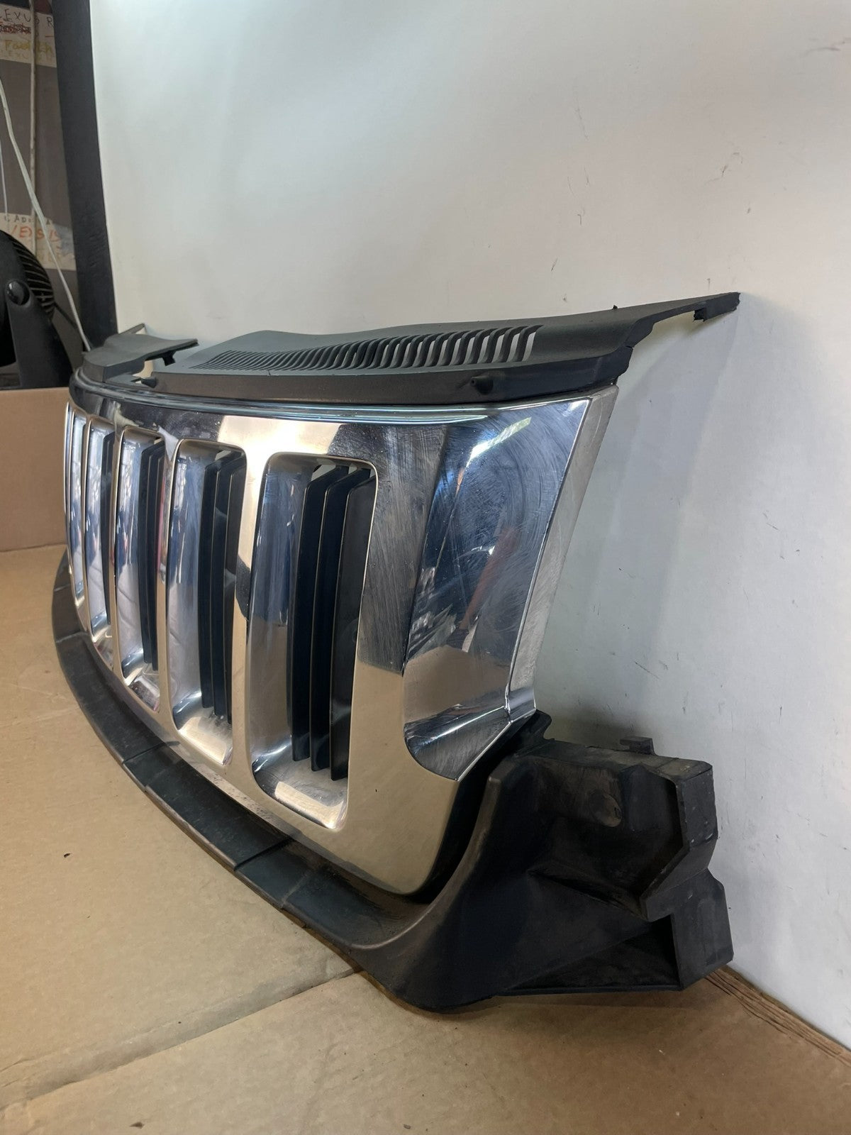 2011 to 2013 Jeep Grand Cherokee Front Upper Grill Grille ah6408 DG1