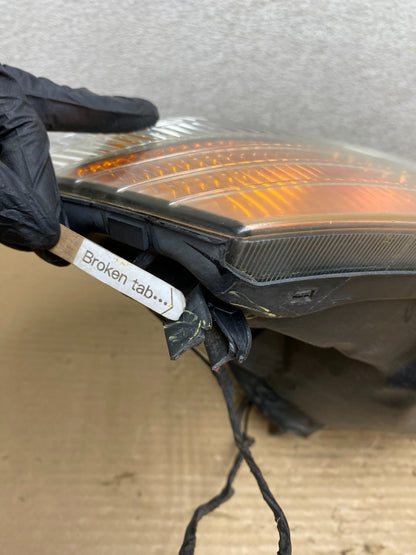 2000 to 2004 Mitsubishi Montero Pajero Right Passenger RH Headlight AG9054 DW4