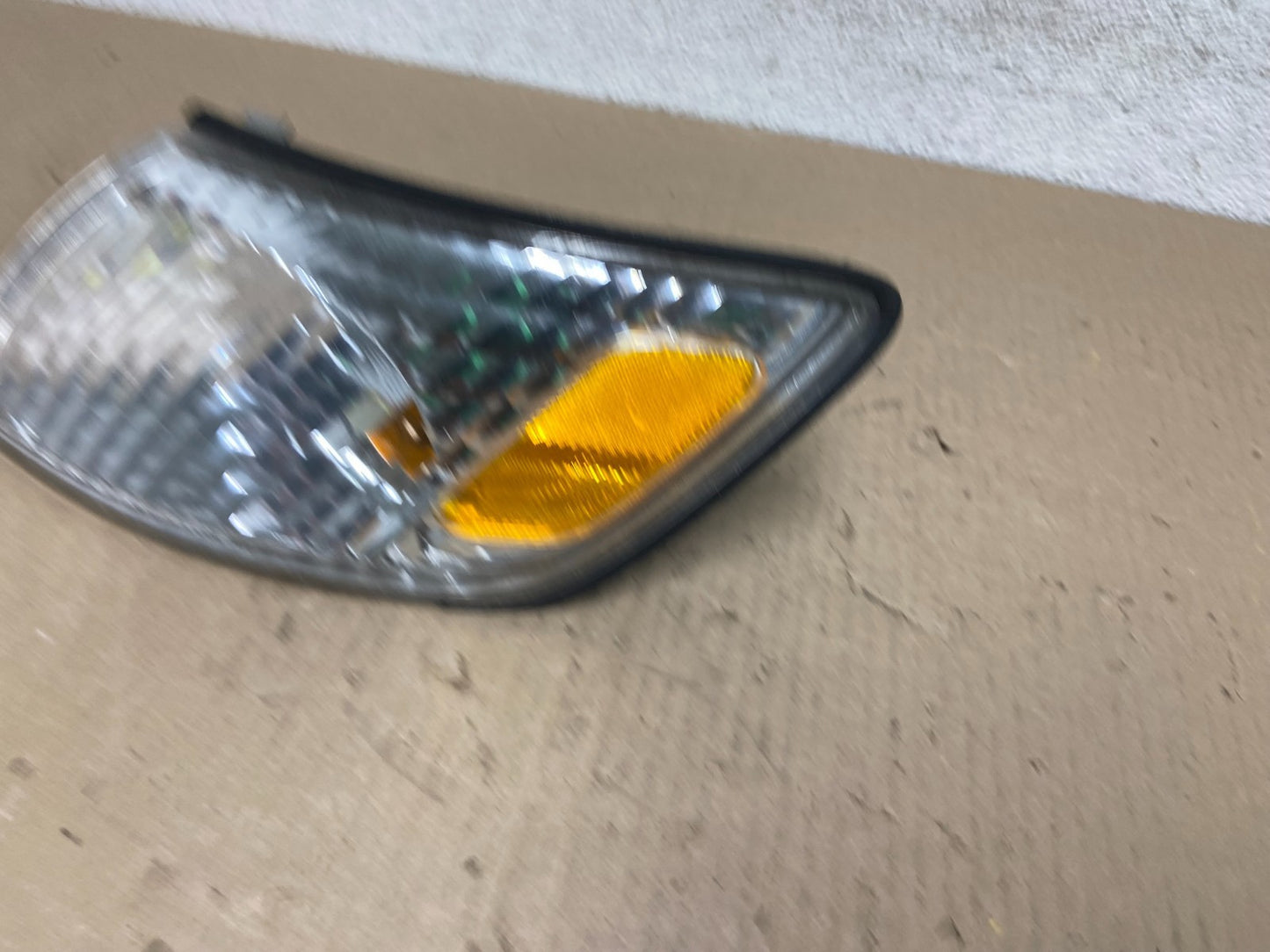 2000 to 2001 Lexus ES300 Left Driver LH Side Turn Signal AE9677 DW1