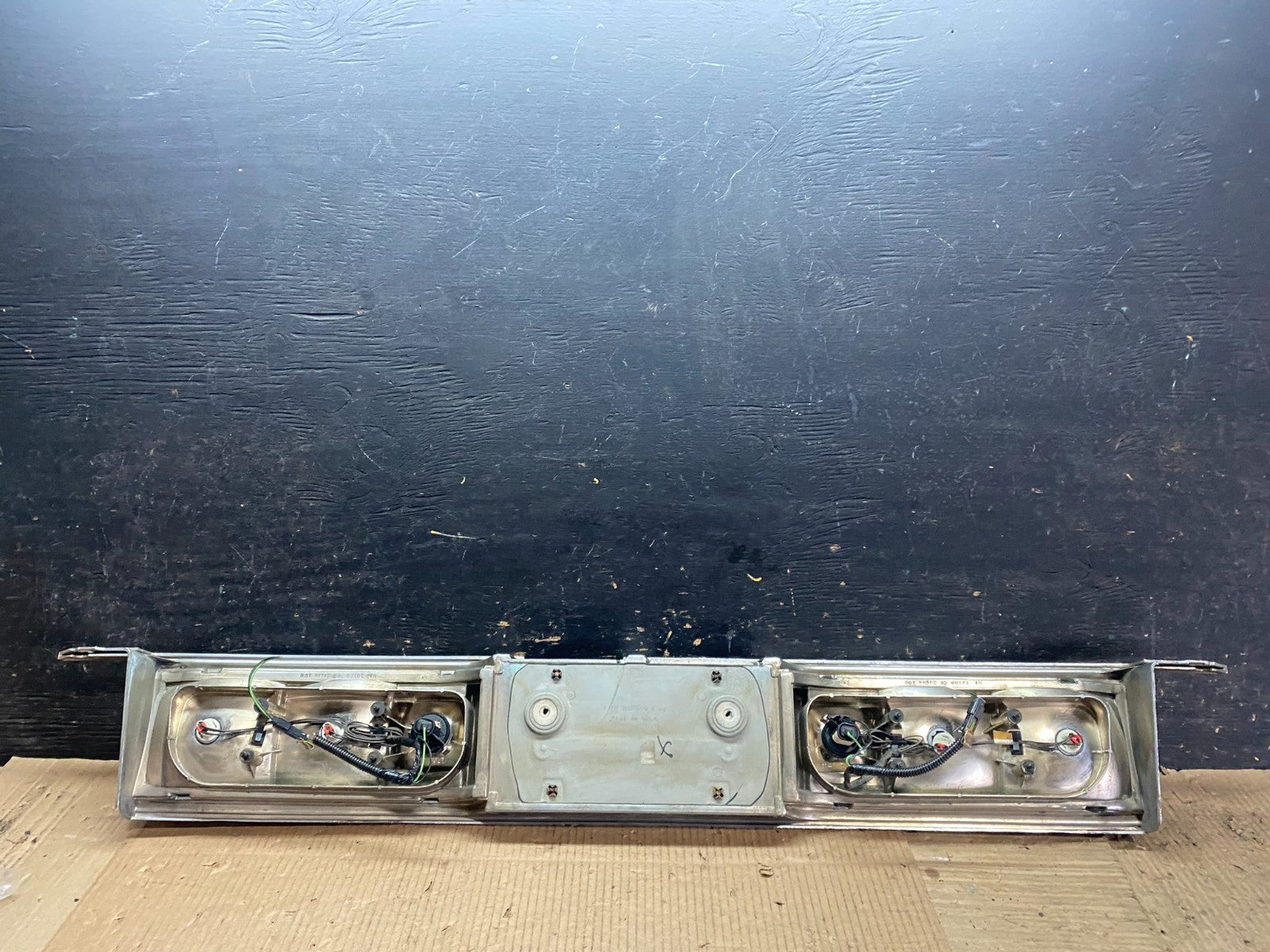 1992 to 1995 Buick Lesabre Trunk Rear Center Tail Light Panel W5851 DG5