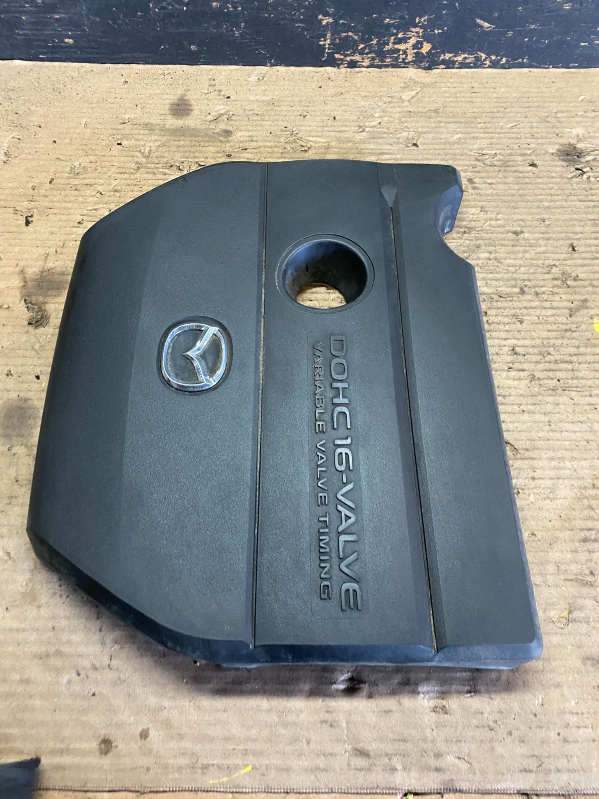 2004 to 2008 Mazda 3 DOHC 16 VALVE Engine Shield Top Cover Oem s5898 DG12