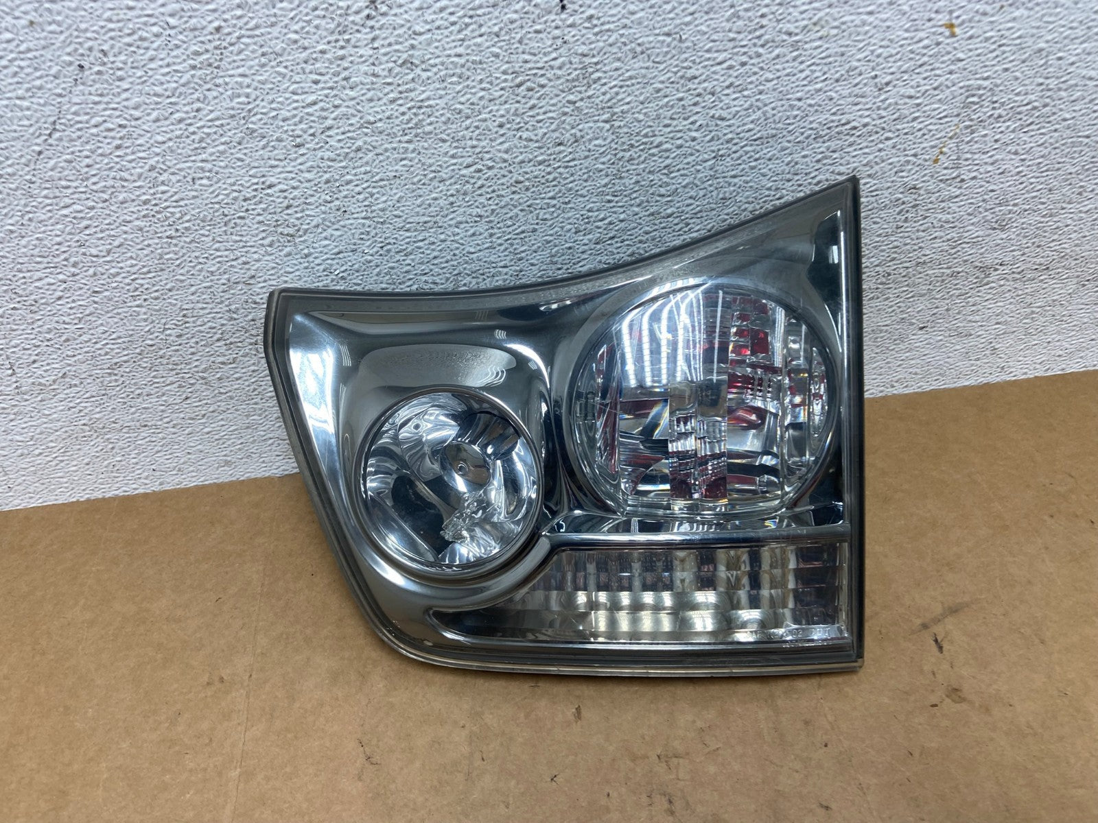 2004 to 2009 Lexus Rx350 RX330 Right Passenger Inner Tail Light AE3114 LK0