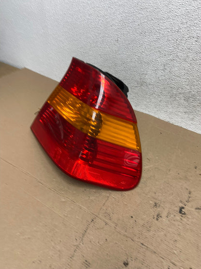 2002 - 2005 BMW 3 E46 Series Right Passenger RH Side Tail Light AF4499 LK1