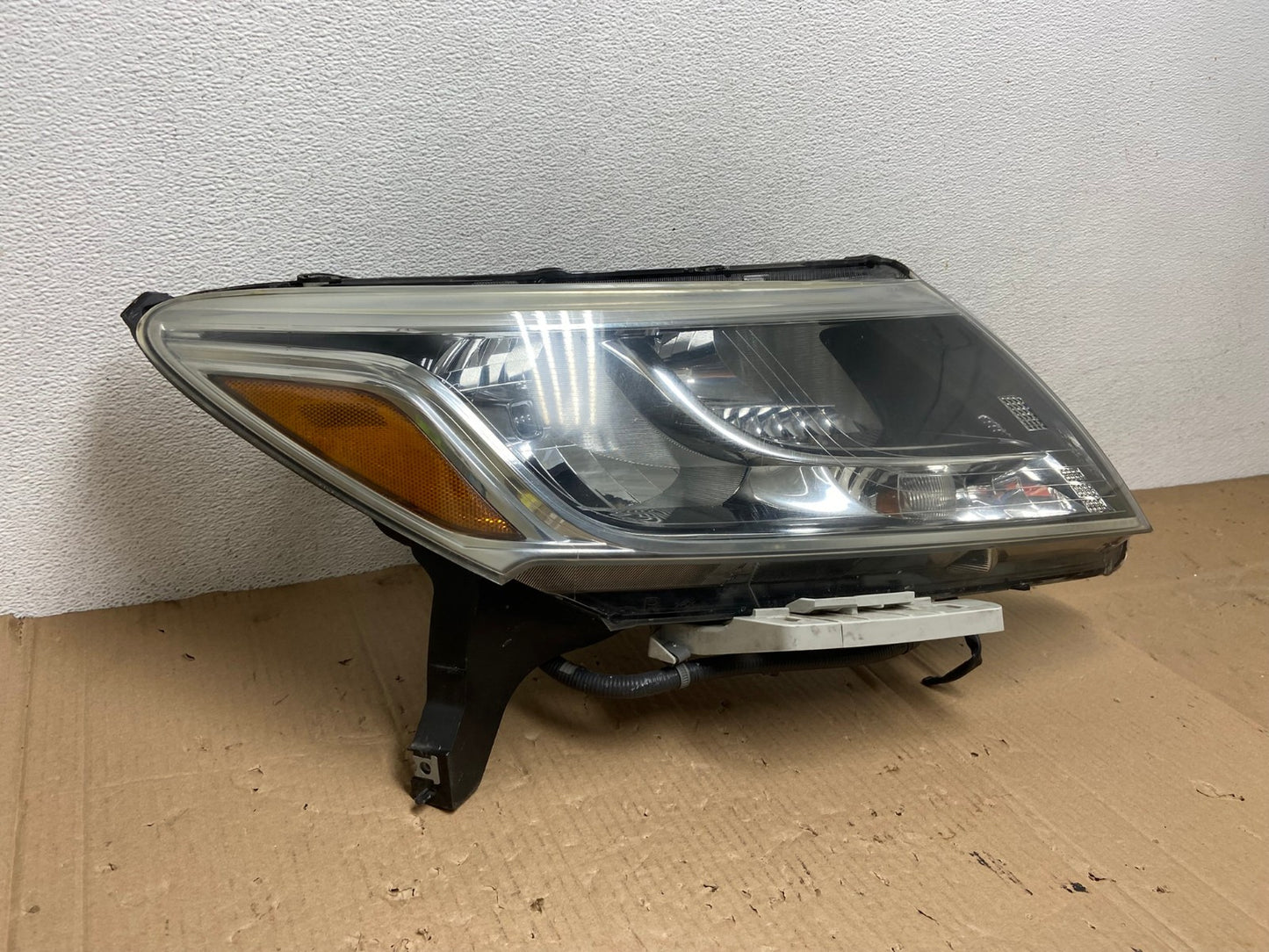 2013 to 2016 Nissan Pathfinder Right Passenger RH Side Headlight AE8999 LK2