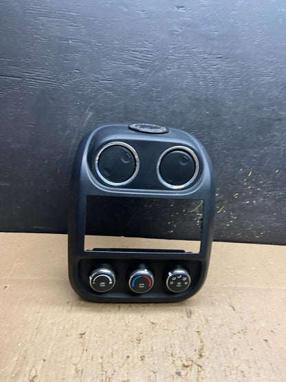2011 to 2017 Jeep Compass Dash Climate Temperature Control Radio Bezel t6142 DG0