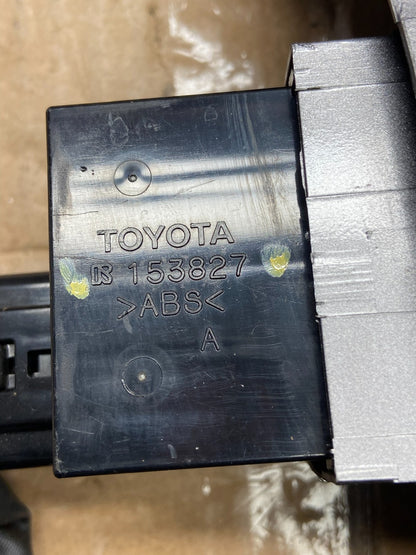 2004 to 2010 Toyota Sienna Left Side Climate Switches Bezel Trim AH5684 DG3