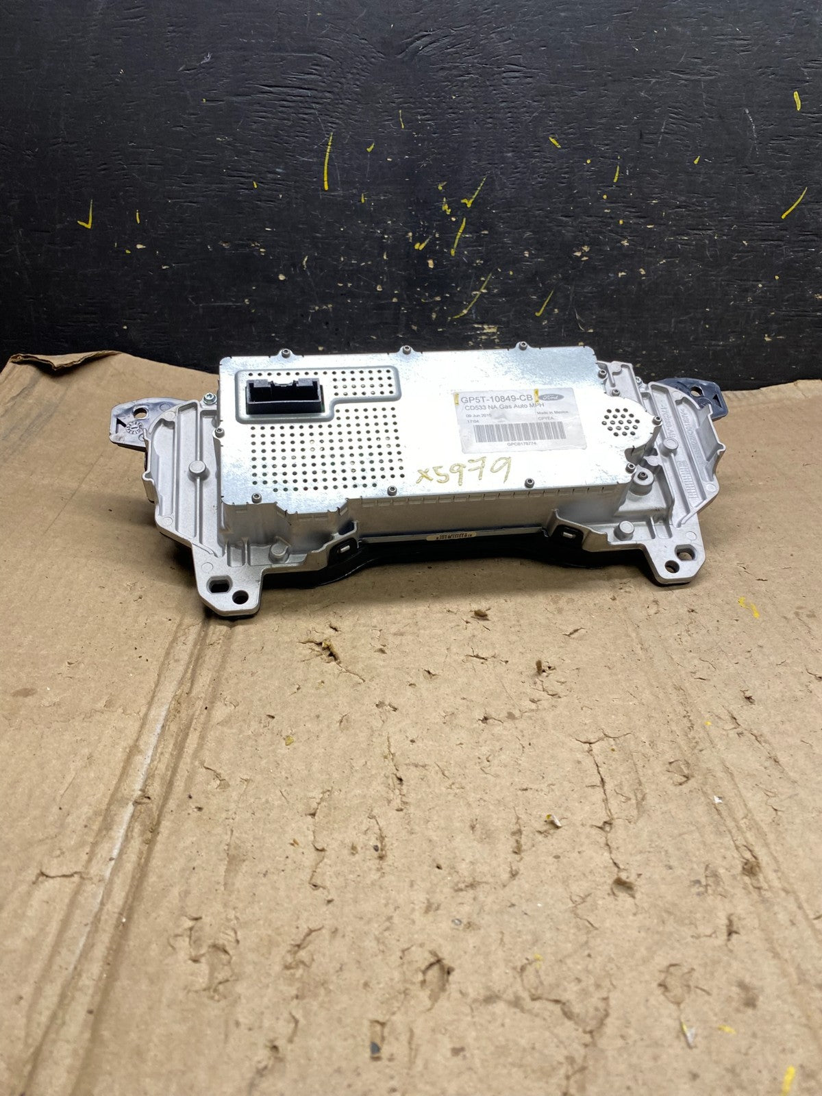 2016 Lincoln MKZ Speedometer Cluster Gauge OEM x5979 DG6