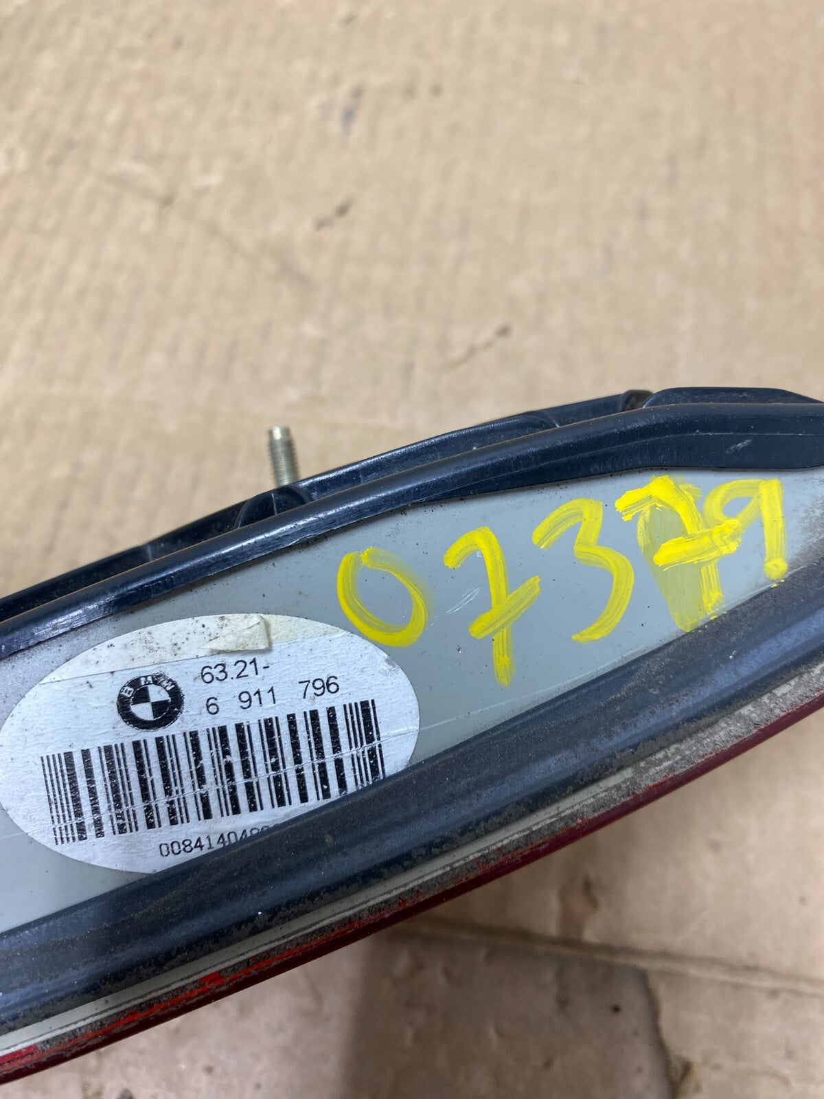 2002 to 2005 BMW 7-Series 745i 760i Right Passenger Inner Tail Light Oem O73798
