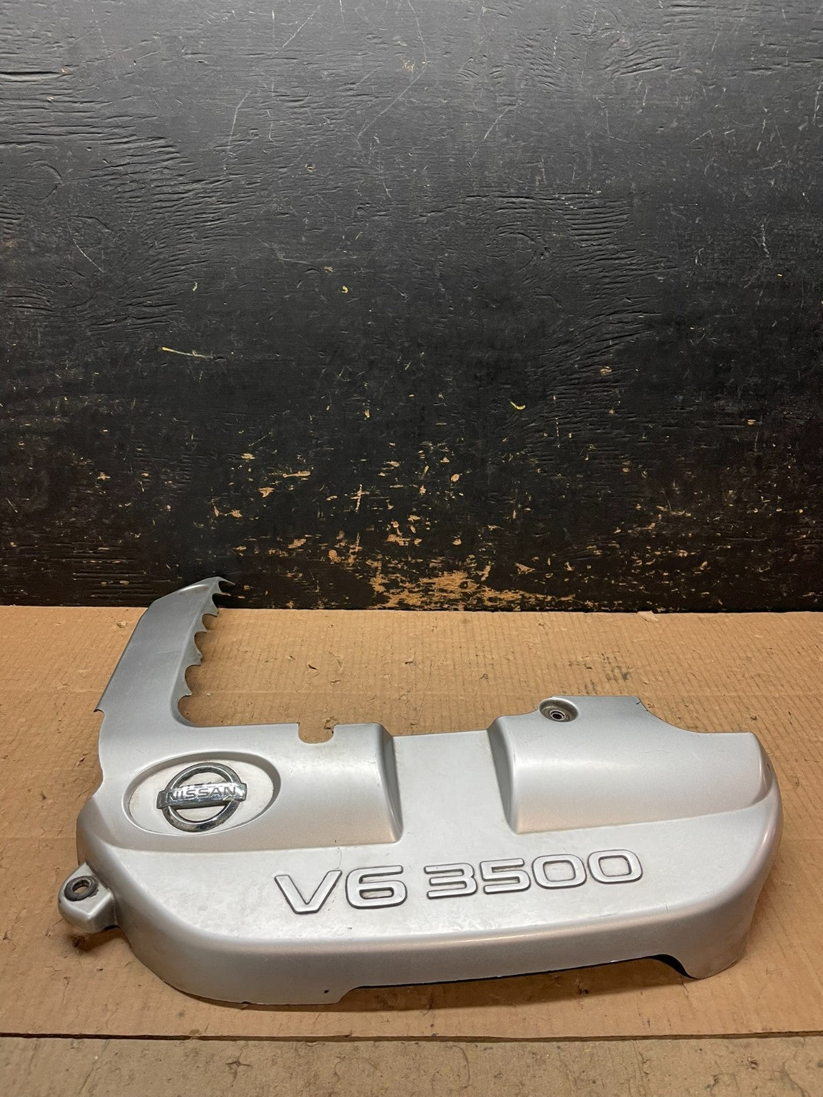 2001 to 2004 Nissan Pathfinder Engine Cover Ornament Y6411 DG3