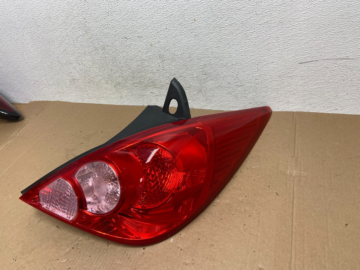 2007 - 2012 Nissan Versa Hatchback Right Passenger Side Tail Light AD6507 DW1