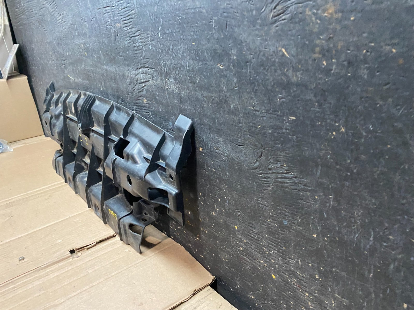 2006 - 2007 Subaru Tribeca Lower Center Engine Cover Trim Oem W4687 DG6