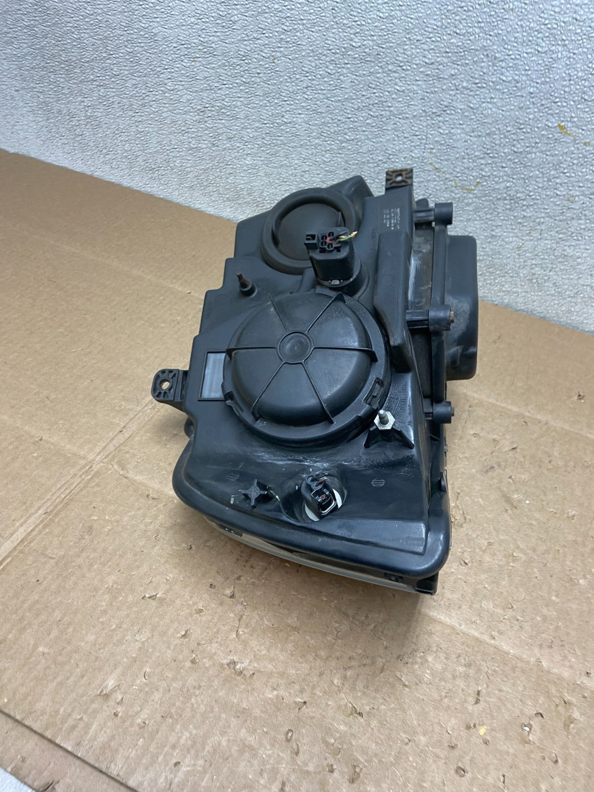 Xenon 2003-2006 Lincoln Navigator Left Driver Side Headlight Y8742 DW10