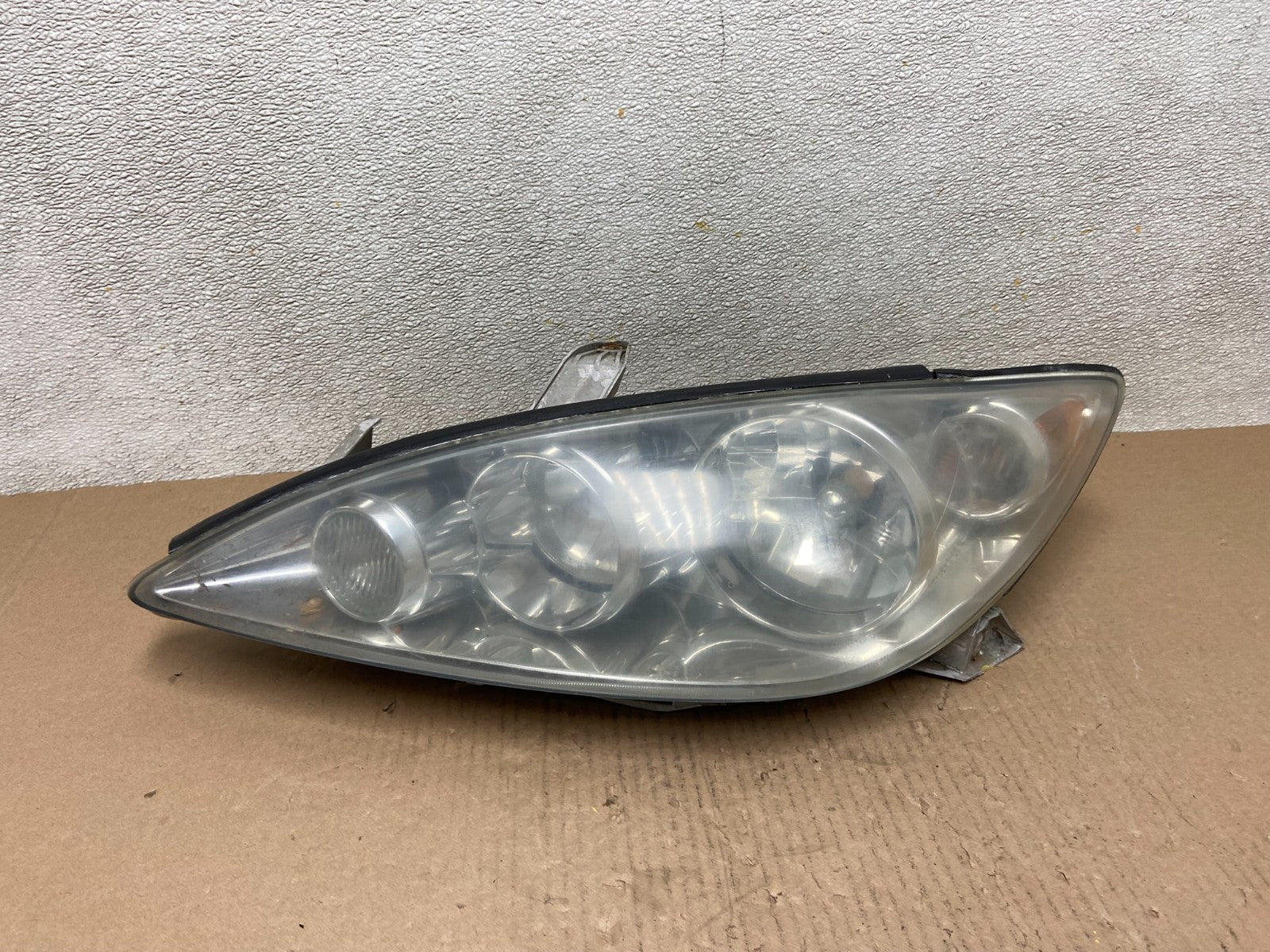 2005 to 2006 Toyota Camry Left Driver LH Halogen Headlight AB5996 DW0