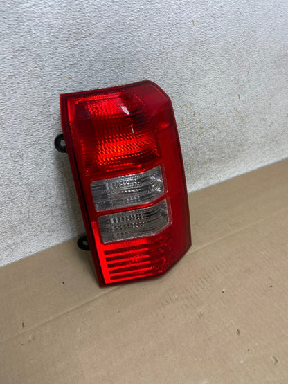 2008-2016 Jeep Patriot Right Passenger Rh Side Tail Light AI1392 LK2