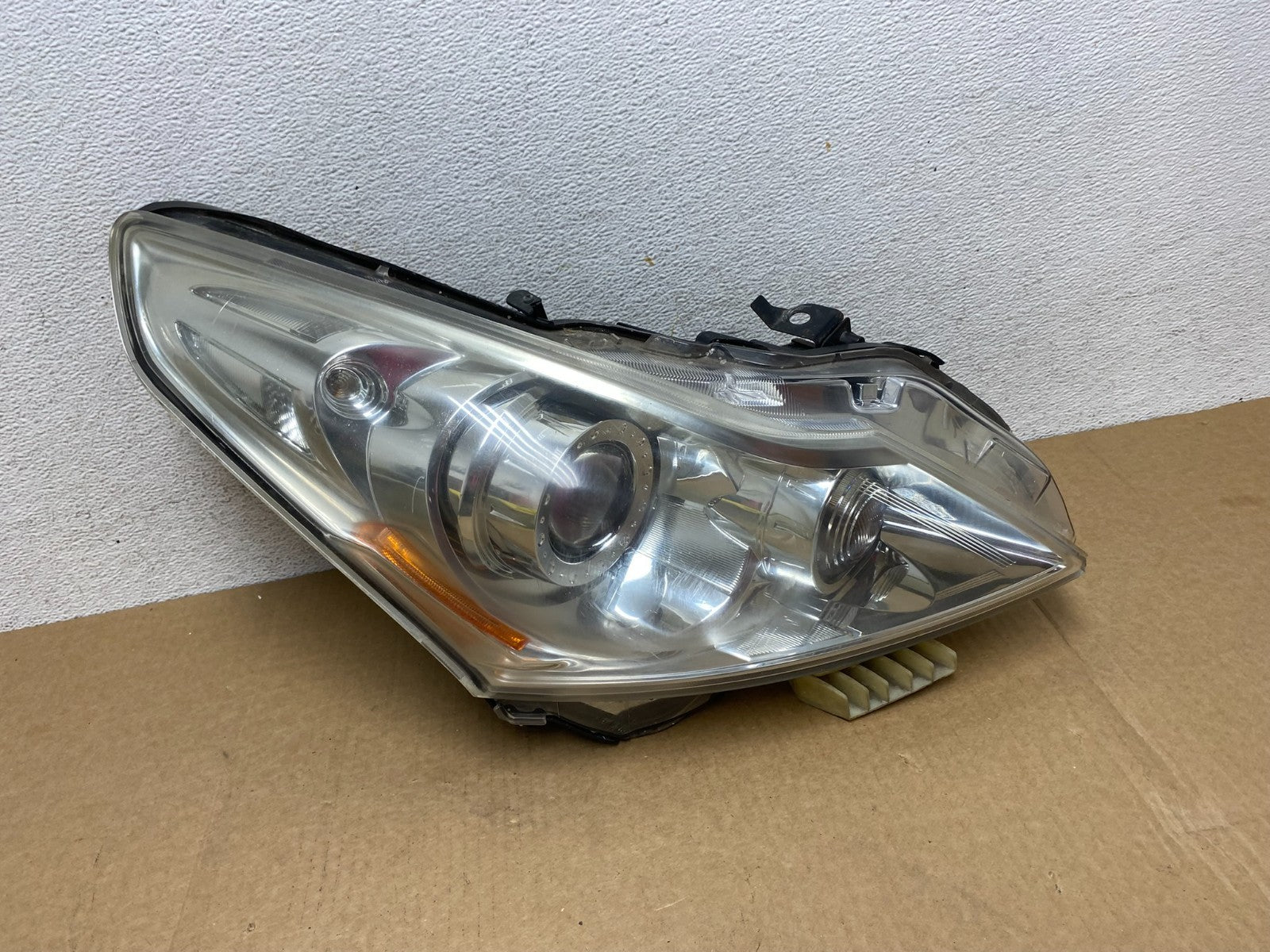 2010-2012 Infiniti G37 Right Passenger Side Xenon HID Headlight AF9494 DW0