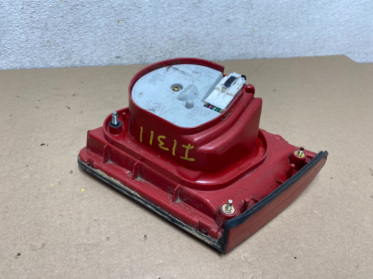 1997 to 2001 Mitsubishi Diamante Left Driver LH Inner Tail Light OEM I1311 DW7