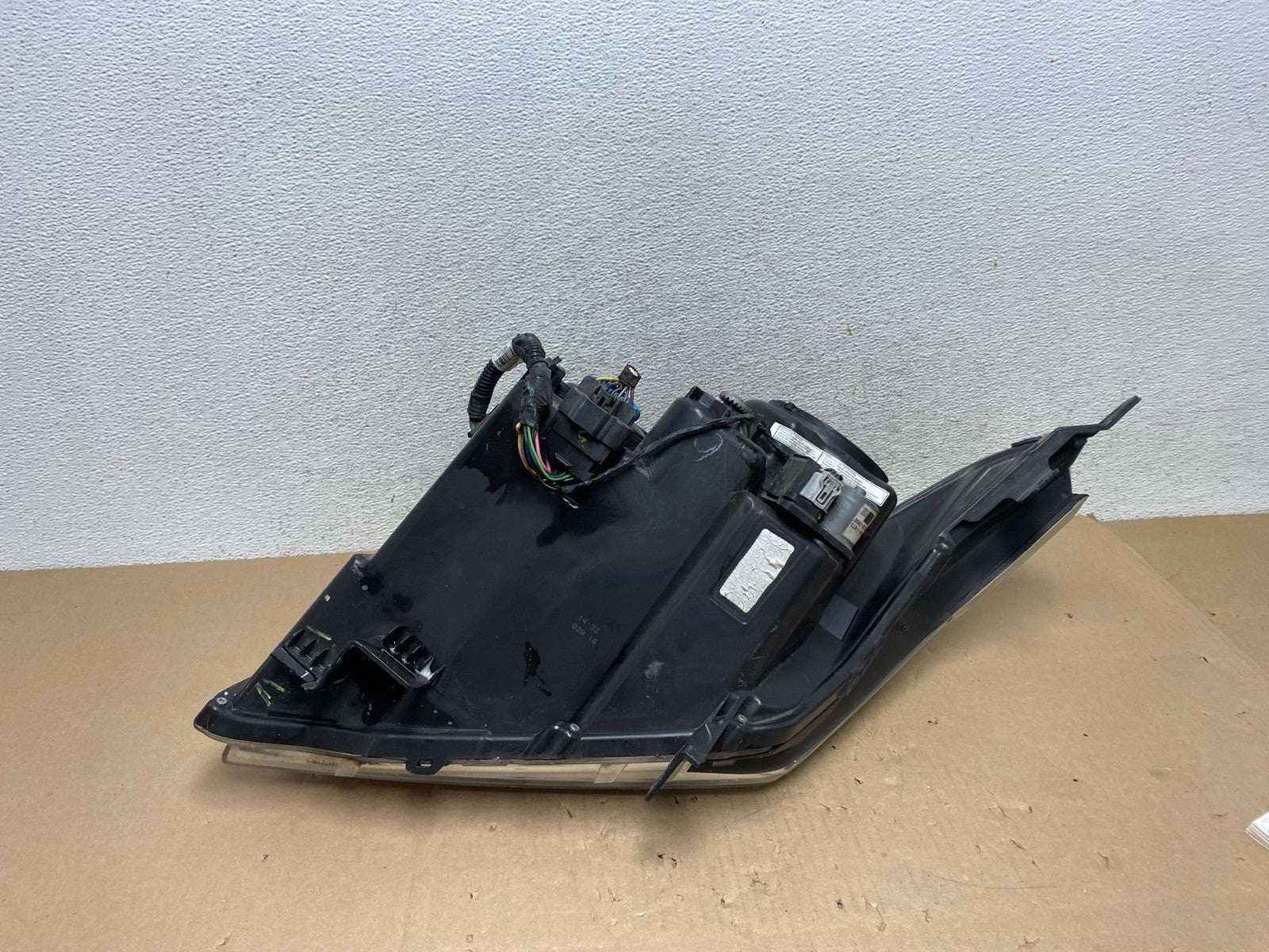 Xenon 2010 to 2016 Cadillac SRX Left Driver LH Side Headlight AG6740 DW8
