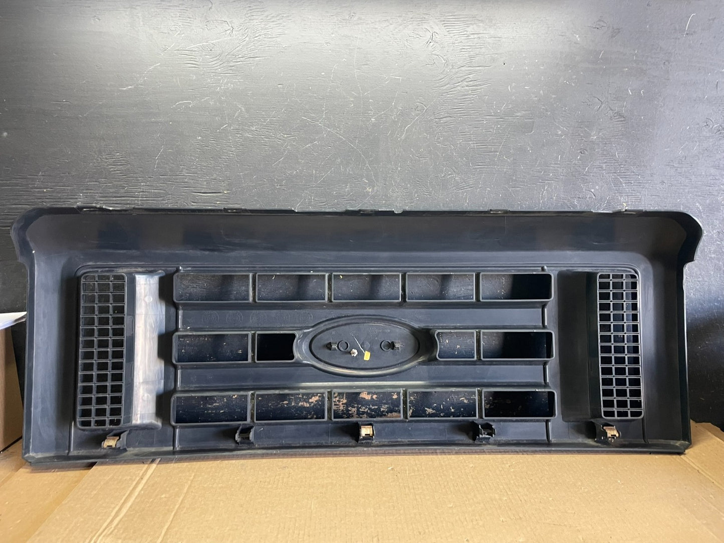2008 to 2014 Ford Econoline E150 E250 Front Upper Chrome Grill Grille ab2992 DG4