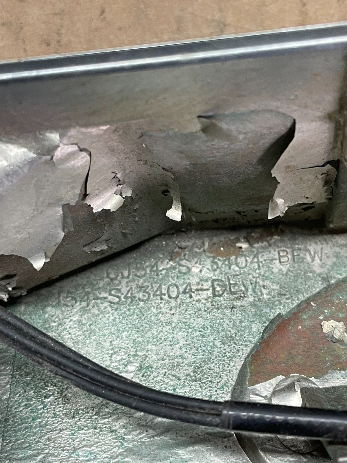 2013 to 2016 Ford Escape Rear Trunk Molding Trim AB3199 DG12