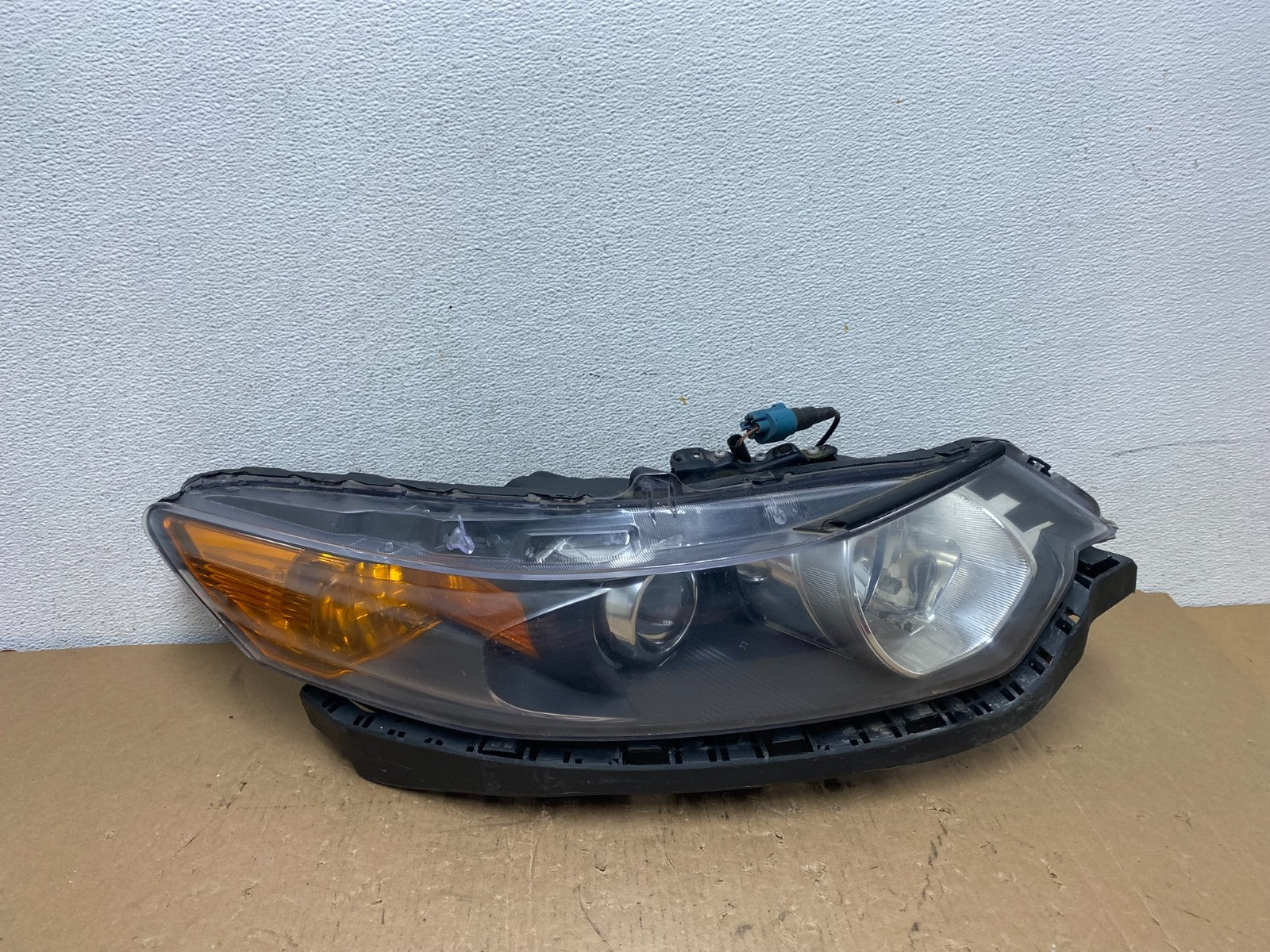 2009-2014 Acura TSX Right Passenger RH Xenon HID Headlight AD8092 DW0