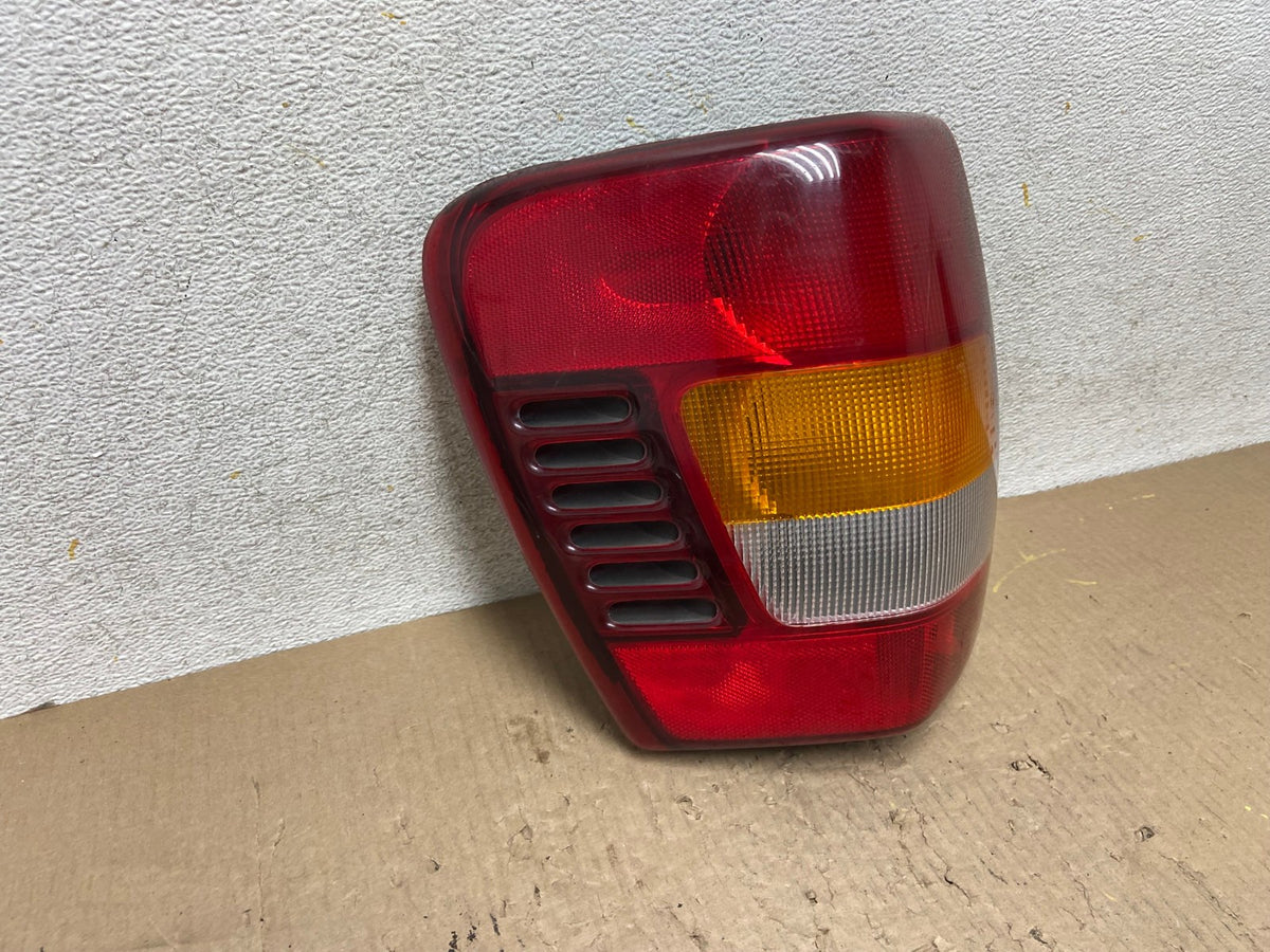 1999 - 2004 Jeep Grand Cherokee WJ Left Driver Lh Tail Light AH6026 LK1