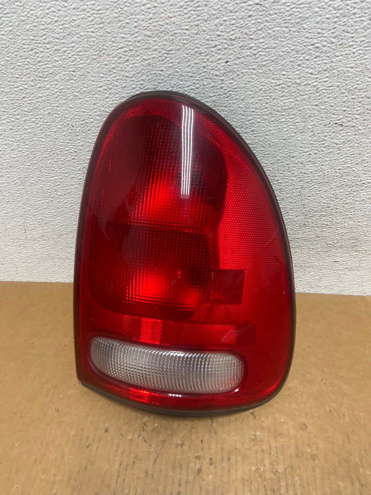 1998 to 2003 Dodge Durango Tail Light Right Passenger RH Side AE0543 LK0