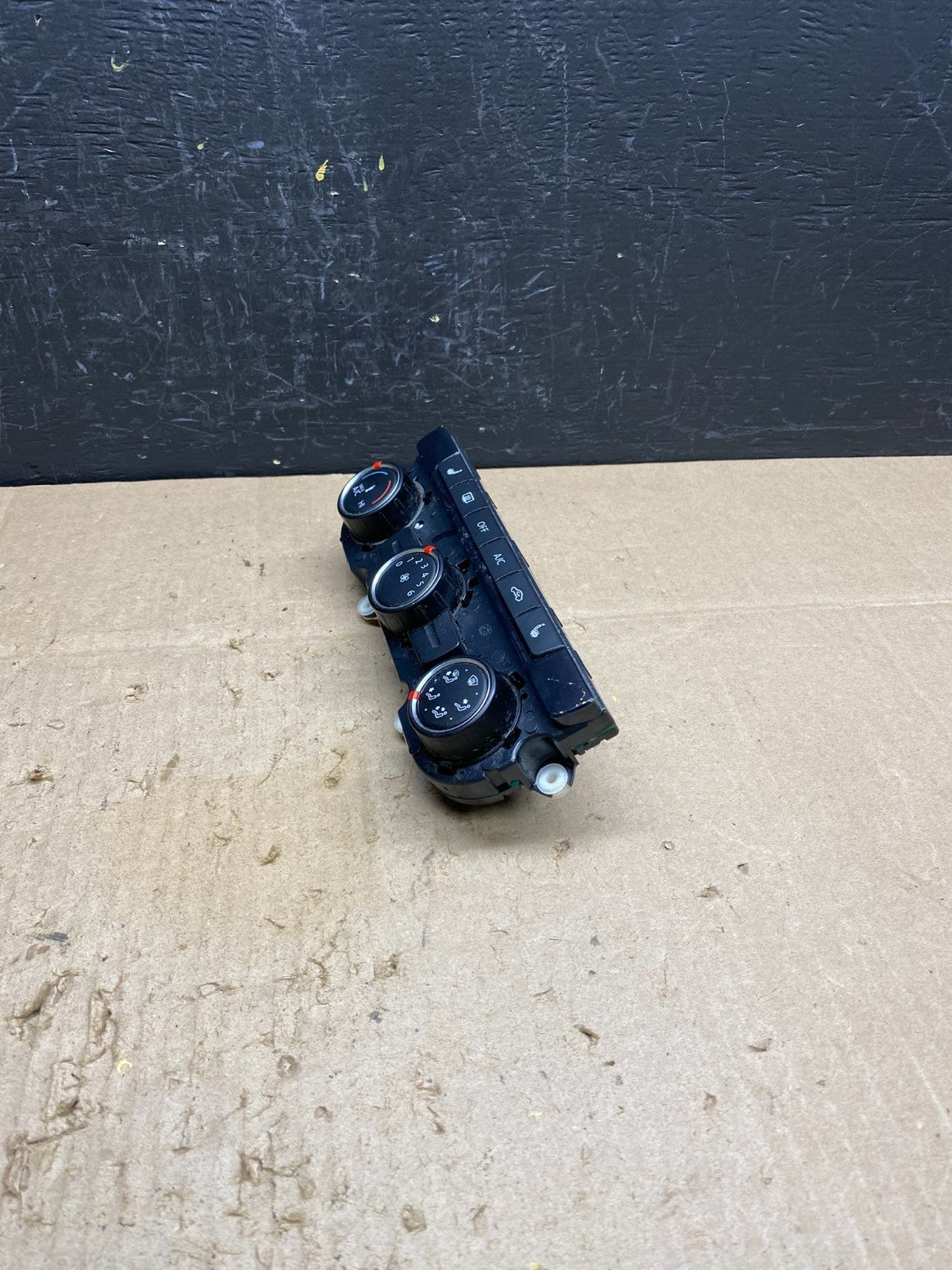 2012 - 2015 Volkswagen Passat Center Climate Control Panel AC Heater AC4590 DG2