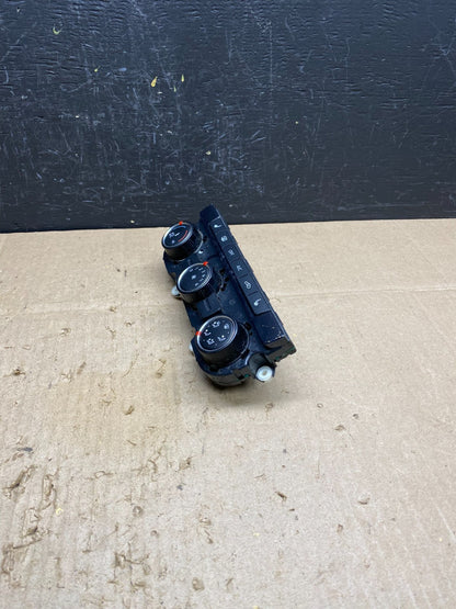 2012 - 2015 Volkswagen Passat Center Climate Control Panel AC Heater AC4590 DG2