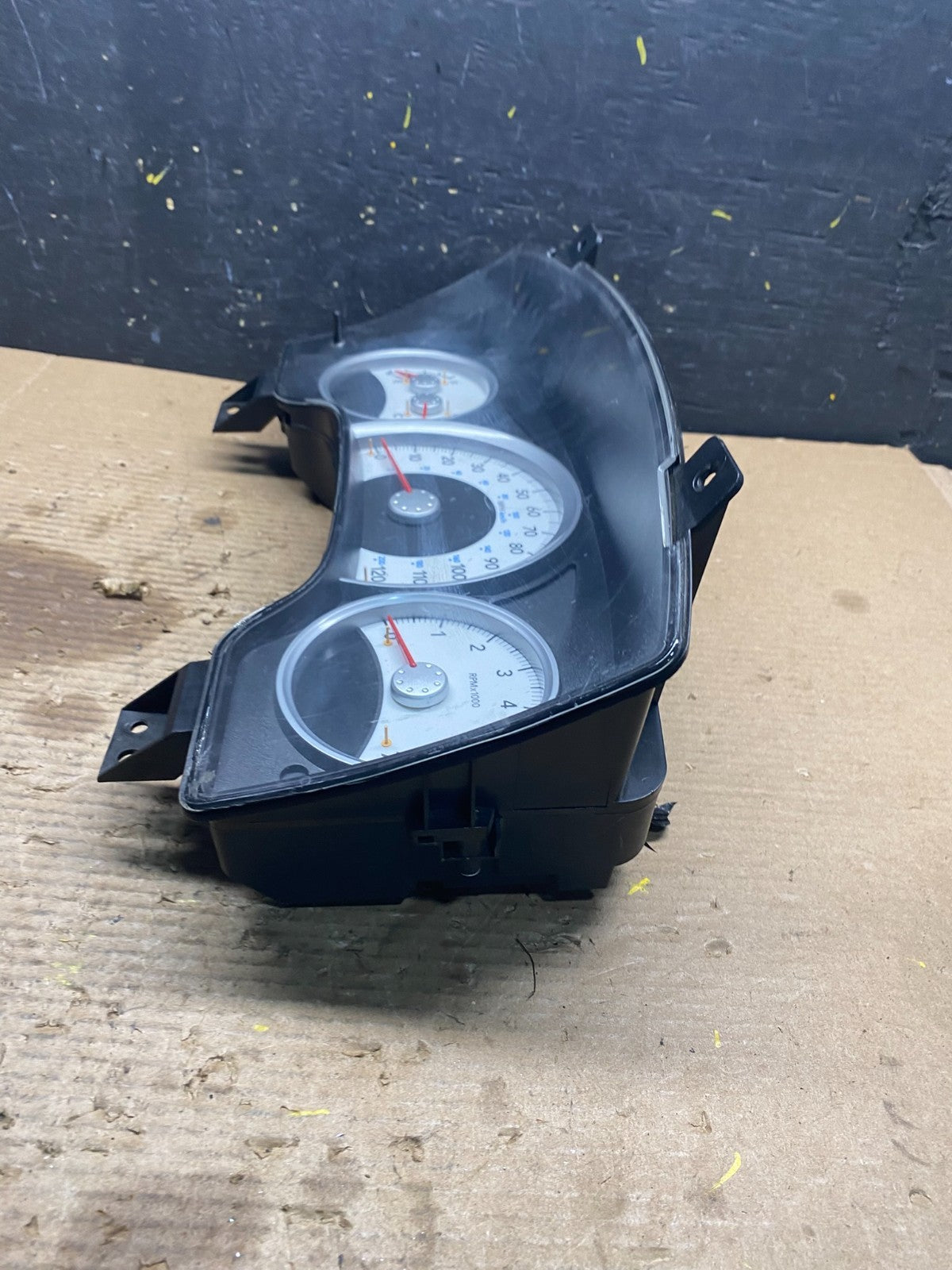2005 Dodge Durango Speedometer Instrument Cluster Gauge OEM R2471 DG3