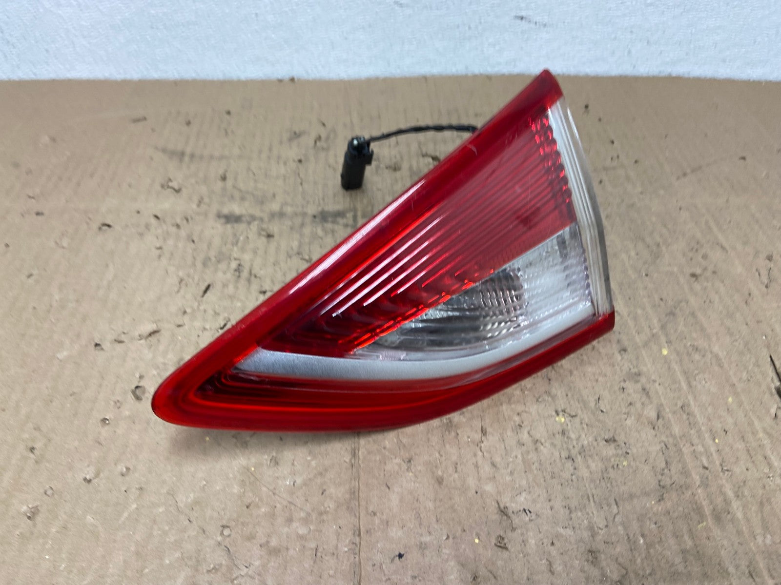 2013 to 2016 Ford Escape Right Passenger RH Side Inner Tail Light OEM AC0113 Lk4