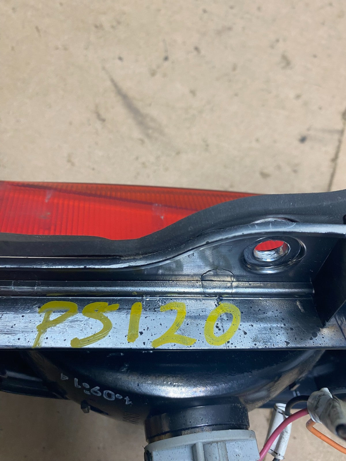 2001-2006 Hyundai Elantra Hatchback Left Driver LH Inner Tail Light P5120 DG7