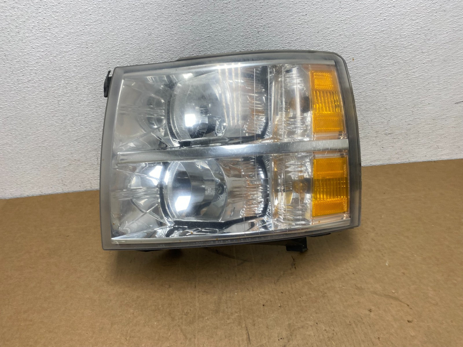 2007 to 2014 Chevrolet Silverado Left Driver Lh Side Headlight AD6069 DW0