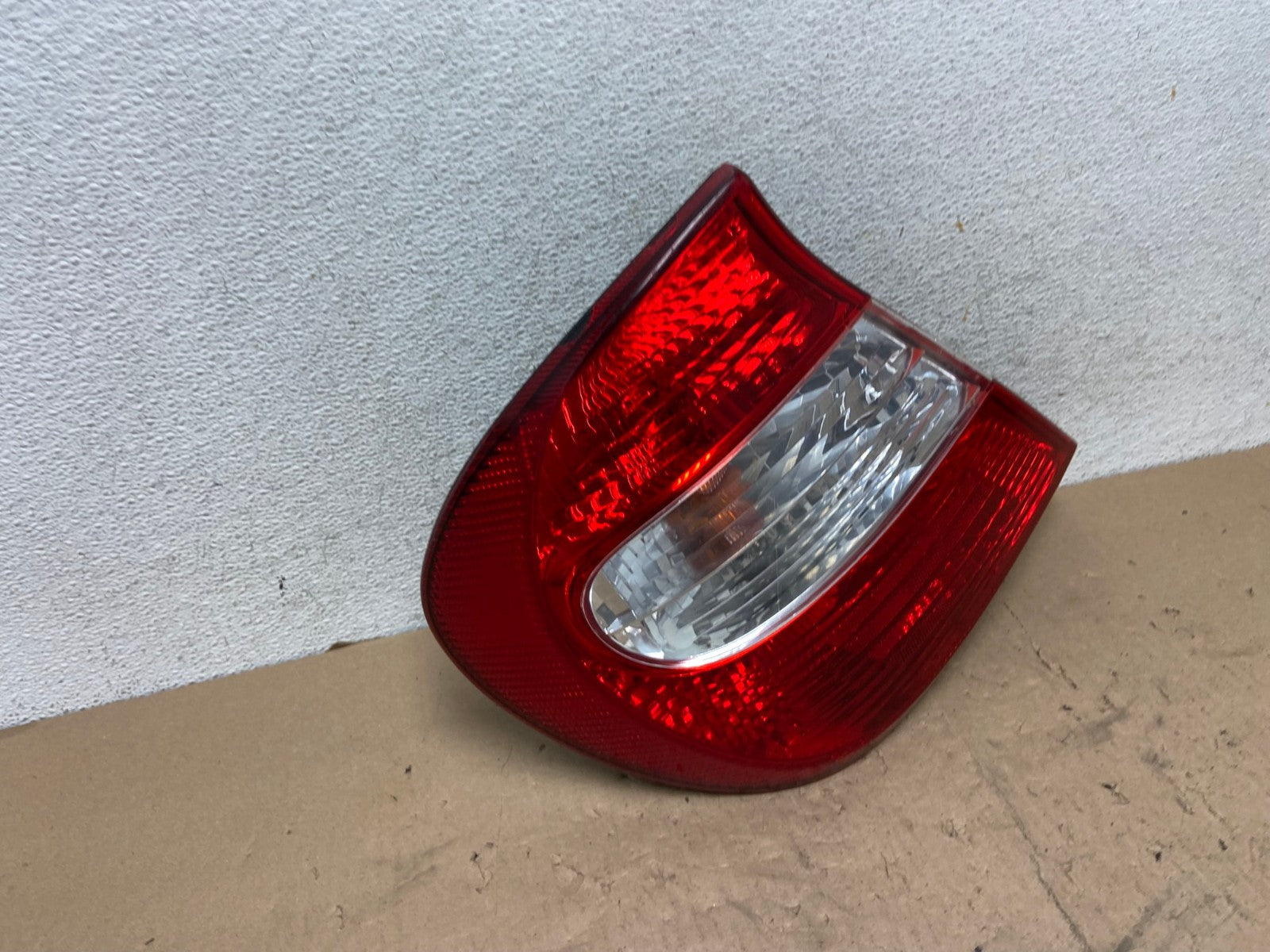2002 2003 2004 Toyota Camry Left Driver LH Side Tail Light AG5564 LK2