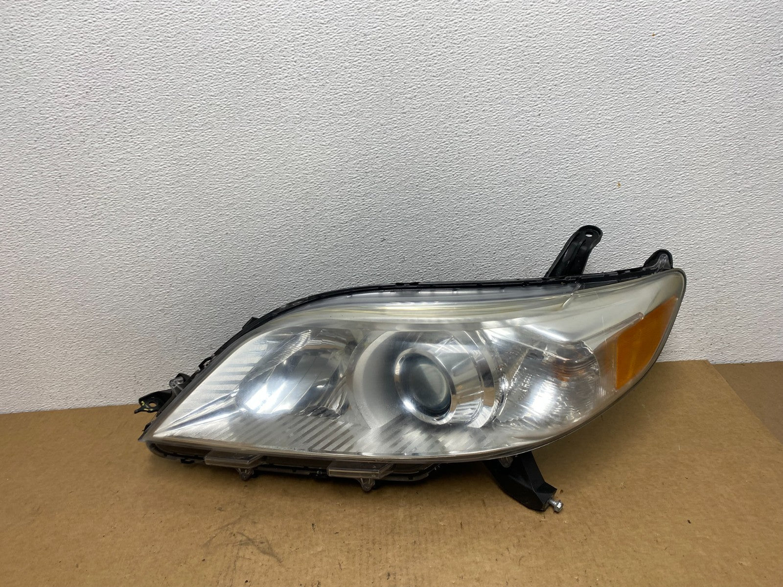 2011-2014 Toyota Sienna Left Driver LH Halogen Headlight AC1804 DW0