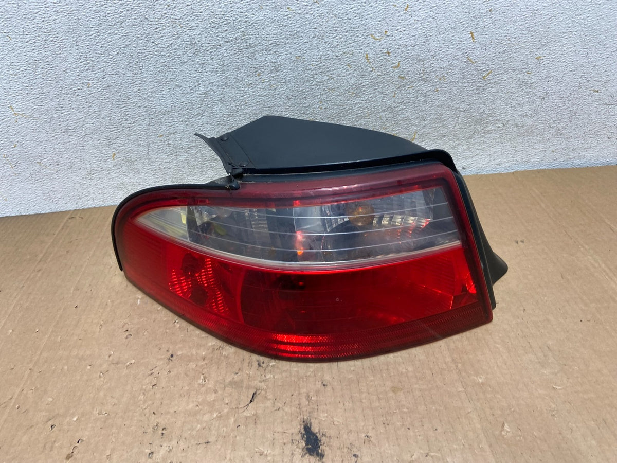 2004 2005 Mercury Sable Left Driver Side Tail Light AI8962 LK0