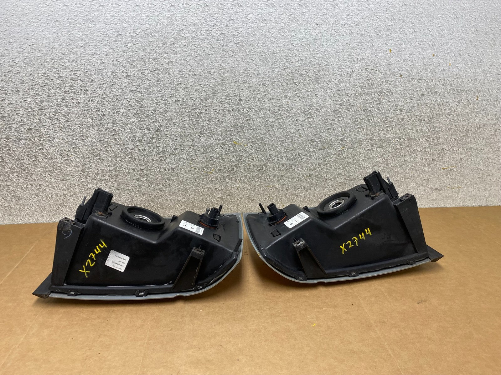 2005 to 2007 Dodge Dakota Left+Right Halogen Headlights X2744 DW10