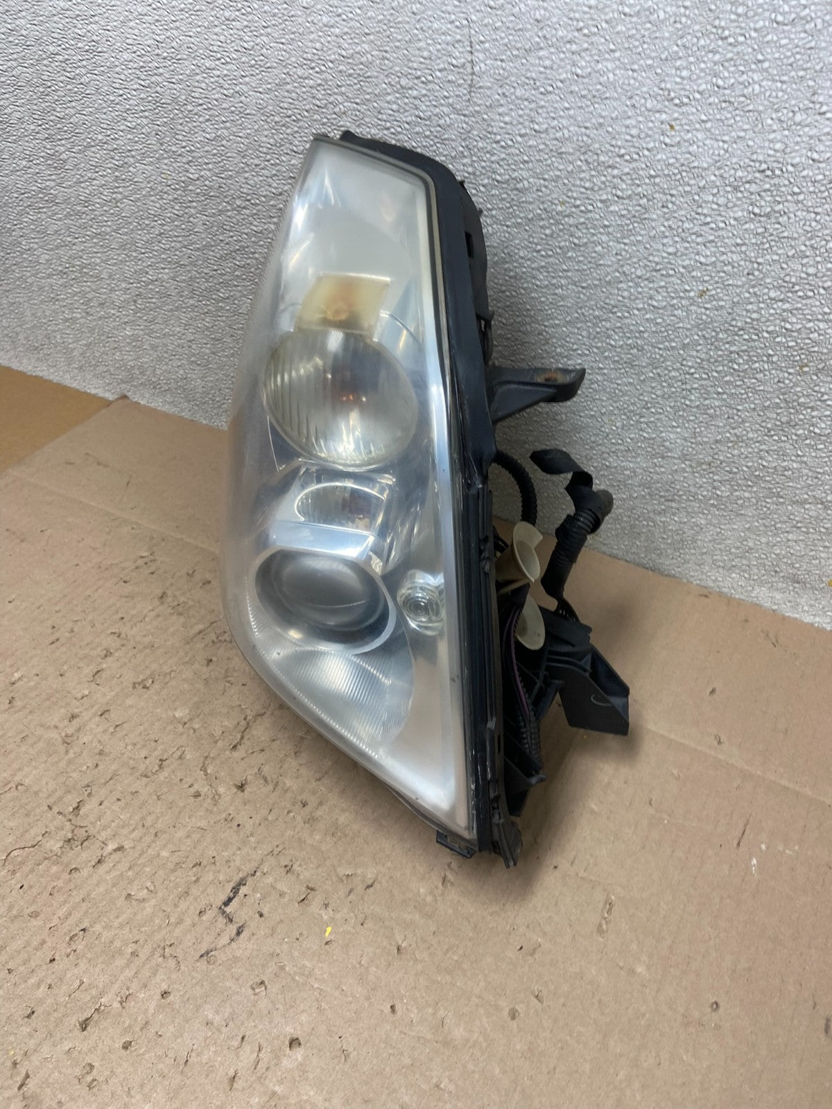 2006 to 2011 Cadillac DTS Right Passenger RH Side Xenon Hid Headlight OEM Z61781