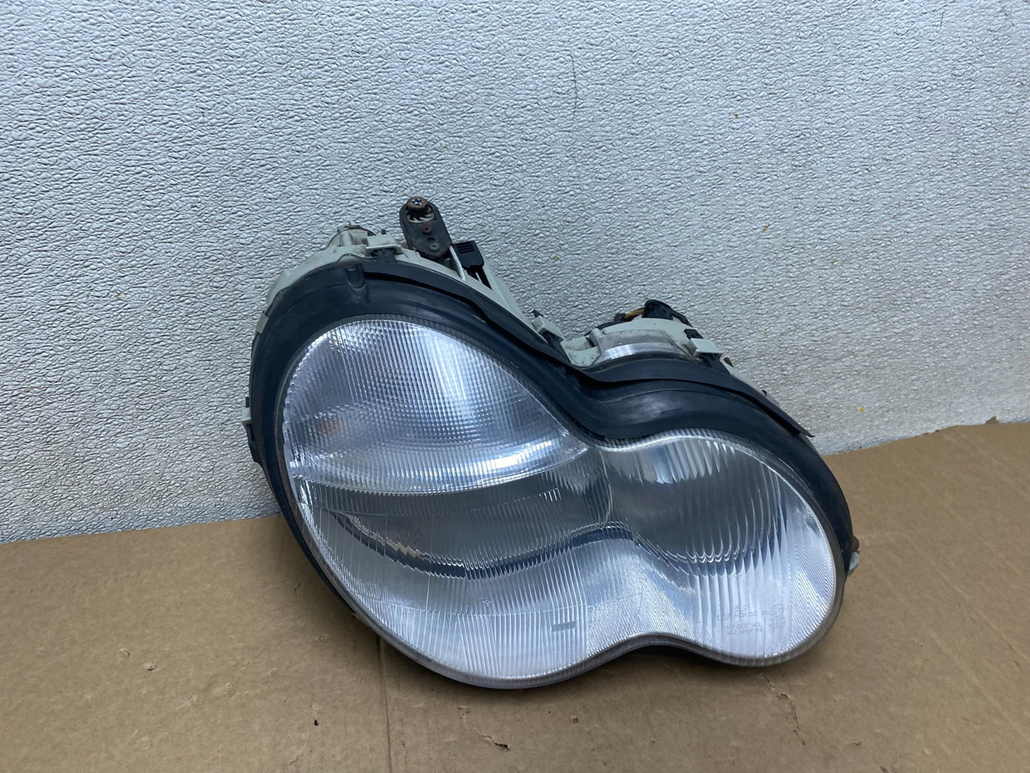 2001 - 2004 Mercedes-Benz C Class SEDAN Halogen Right Headlight TYC U9808 DW0