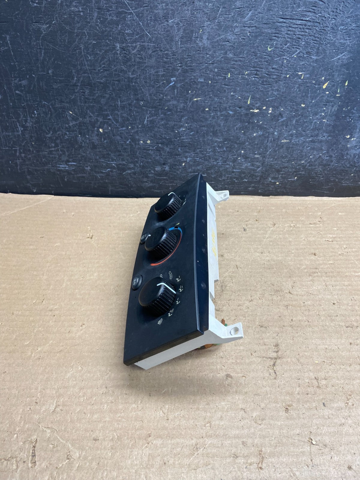 1999 to 2004 Jeep Grand Cherokee A/C Climate Control Bezel ah3941 DG2