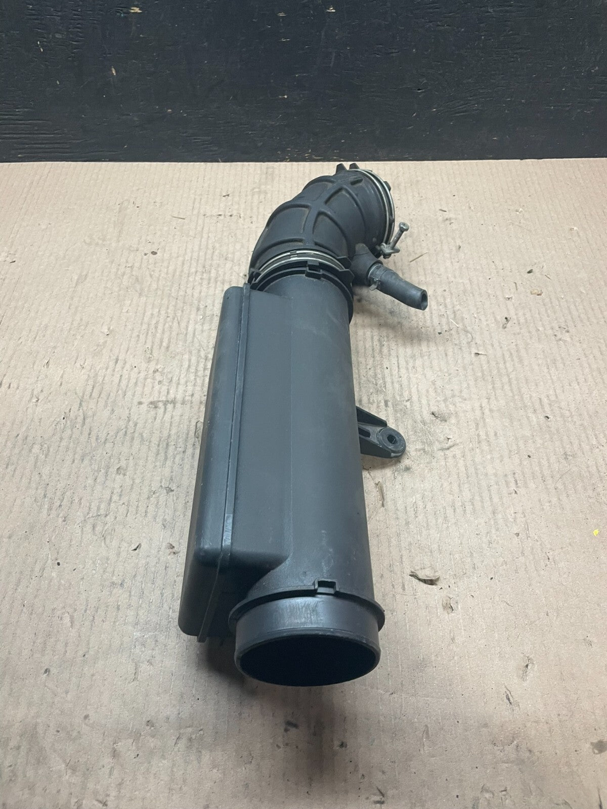 2009 to 2011 Kia Borrego Air Intake Pipe J75182