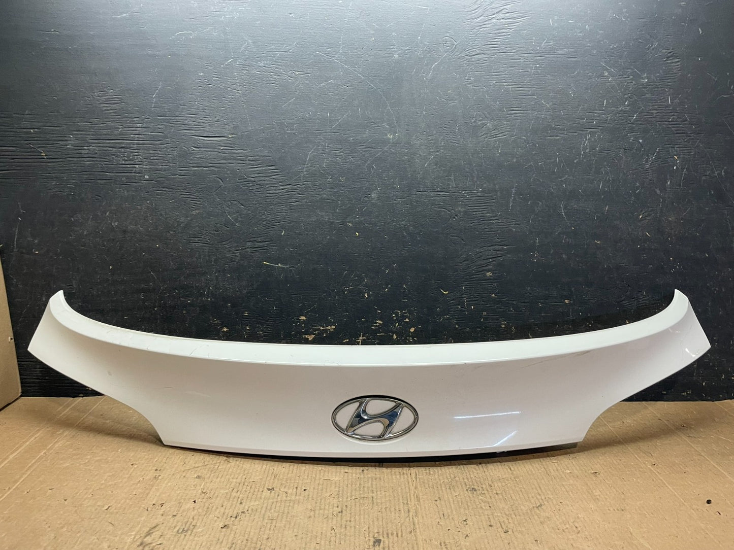 2011 to 2015 Hyundai Tucson Liftgate Tailgate Trunk Trim Molding z8106 DG0