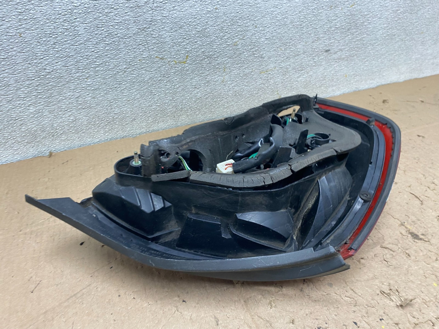 2002 2003 2004 Infiniti Q45 Right Passenger Rh Side Tail Light OEM W2885 DG6