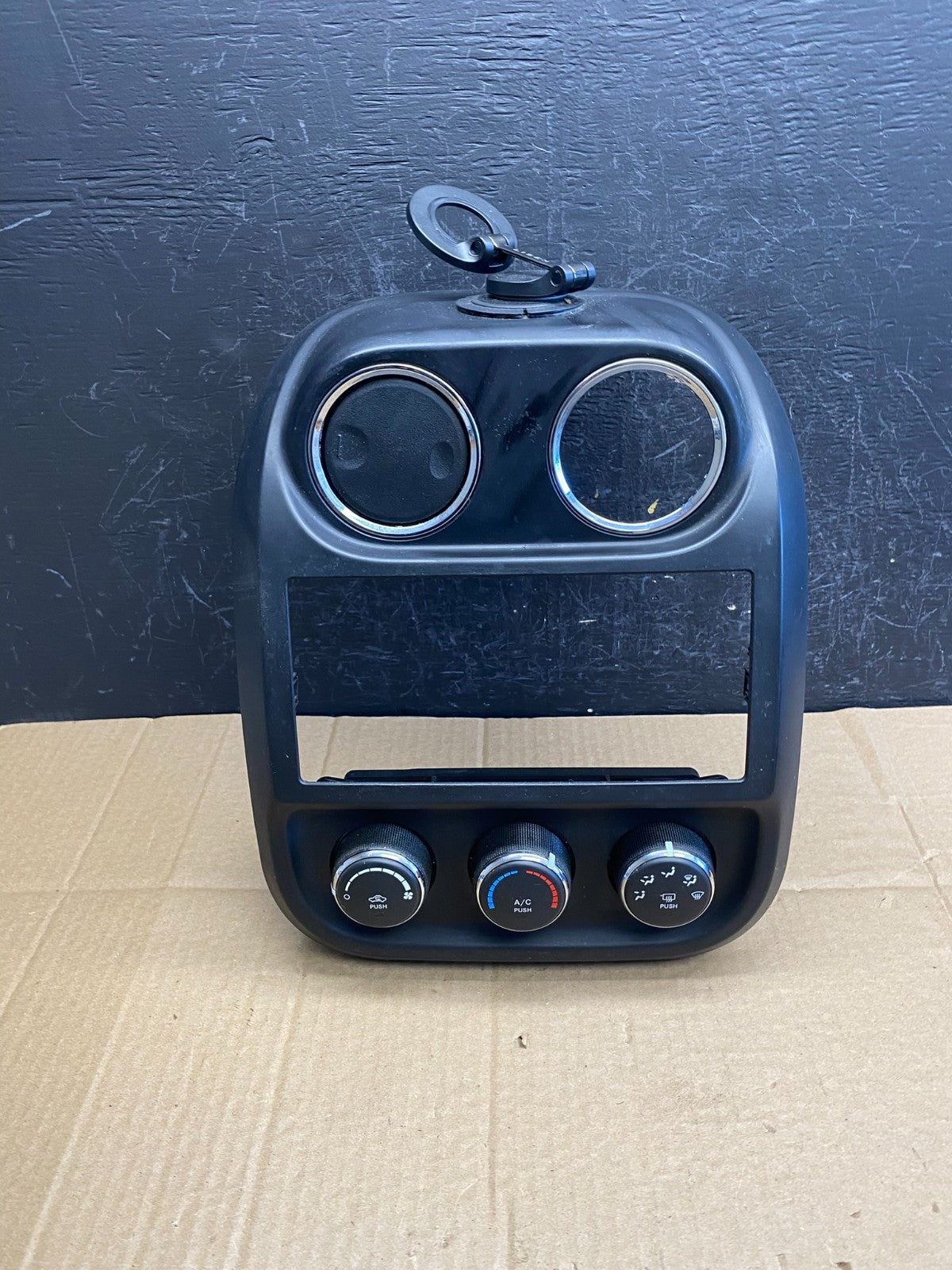 2011 to 2017 Jeep Compass Dash Climate Temperature Control Radio Bezel AC9338 DG0