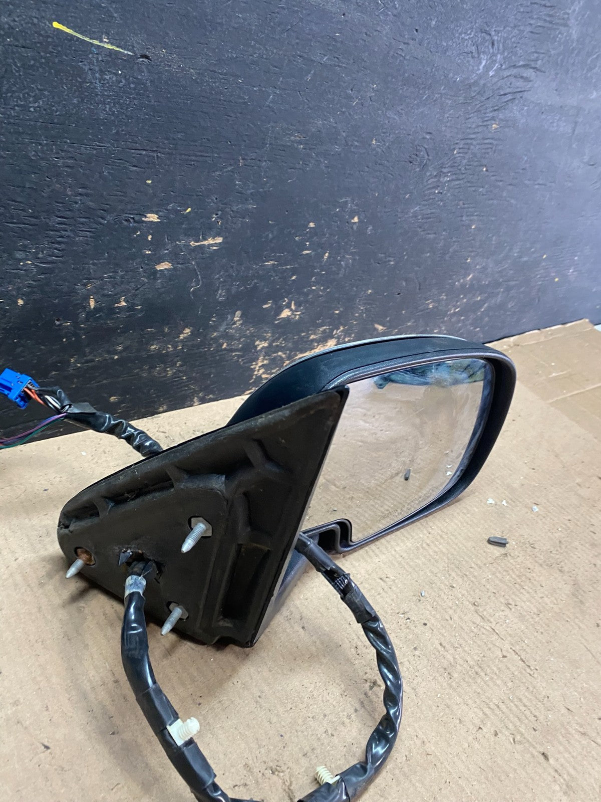 2003-2006 Chevrolet Tahoe Suburban Right Passenger Turn Door Mirror OEM T0250 DG10