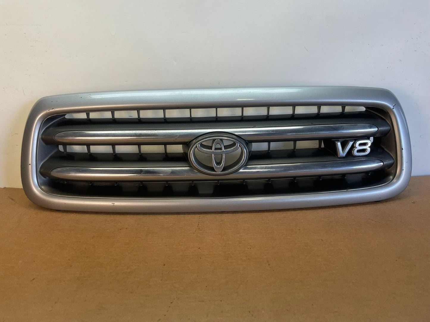 2001 to 2004 Toyota Sequoia Front Upper Grill Grille W/ Emblem AF8713 DG0
