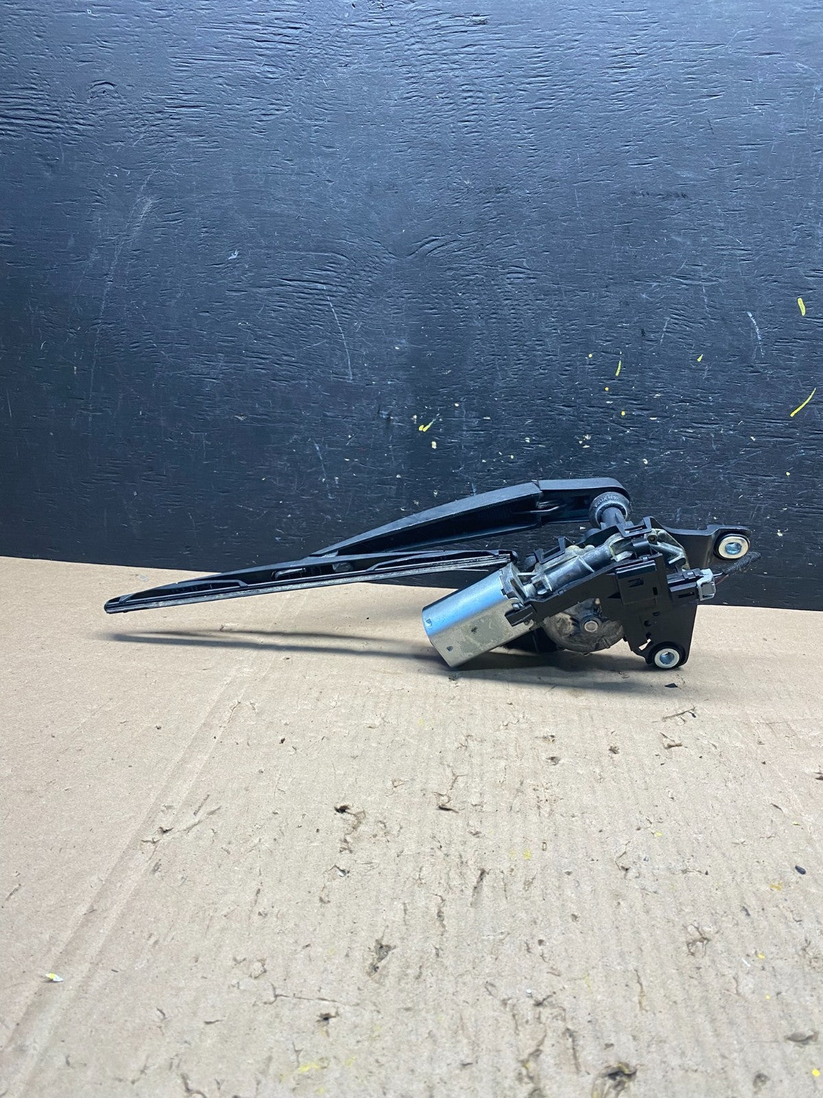 2013 to 2019 Lincoln MKT Rear Windshield Wiper Motor R9009 DG4
