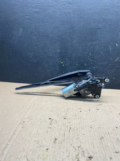 2013 to 2019 Lincoln MKT Rear Windshield Wiper Motor R9009 DG4