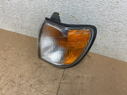 1999-2004 Nissan Pathfinder Front Left Driver Turn Signal Oem P4297 DW1